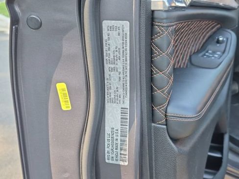 Used 2025 Jeep Grand Cherokee Summit AWD/4WD image 26