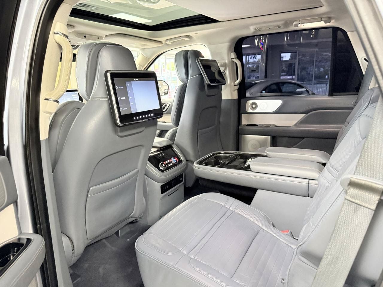 Used 2018 Lincoln Navigator Black Label AWD/4WD image 11