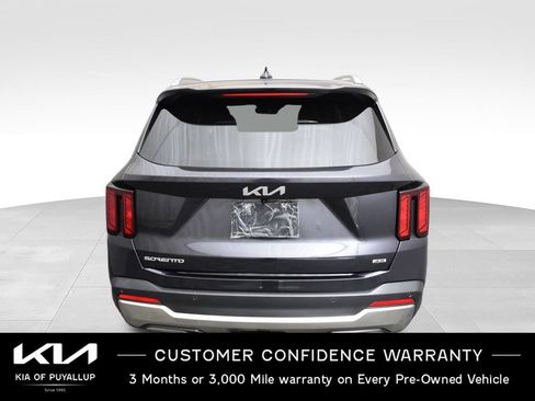 Certified 2025 Kia Sorento EX w/ Panoramic Sunroof Package AWD/4WD image 6