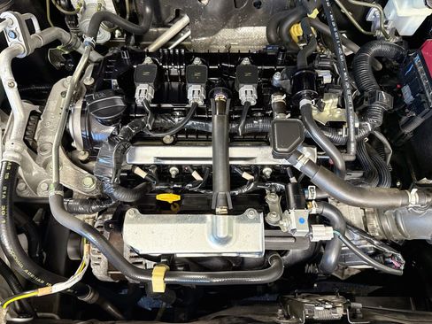 Used 2021 Nissan Kicks S FWD image 39