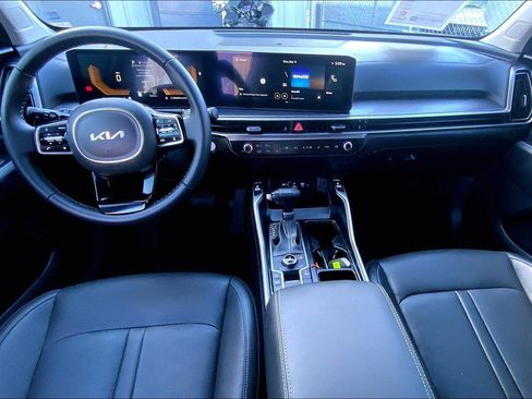 Used 2025 Kia Sorento EX image 15