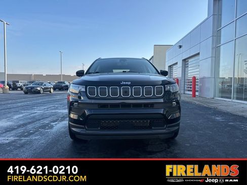 Used 2022 Jeep Compass Latitude image 3