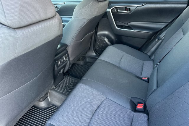 Used 2023 Toyota RAV4 XLE AWD/4WD image 16