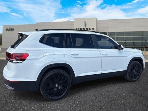 Used 2025 Volkswagen Atlas SE image 3