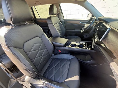 Used 2025 Volkswagen Atlas SE image 36