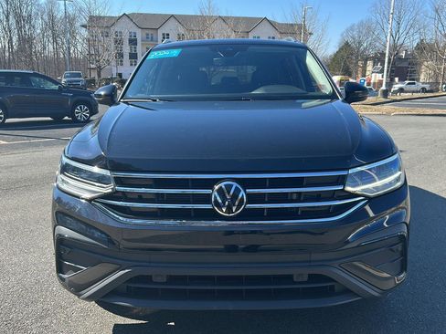Certified 2024 Volkswagen Tiguan SE w/ Panoramic Sunroof Package image 2