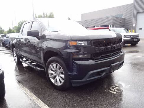 Used 2021 Chevrolet Silverado 1500 Custom w/ Safety Confidence Package AWD/4WD image 3