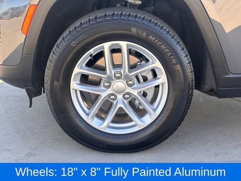 Used 2025 Jeep Grand Cherokee Laredo X image 9