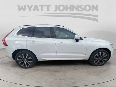 Used 2022 Volvo XC60 B5 Momentum w/ Protection Package Premier FWD image 11