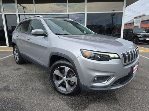 Used 2019 Jeep Cherokee Limited image 2