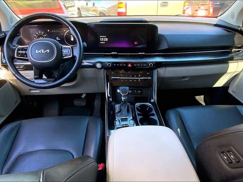 Used 2022 Kia Carnival SX Prestige image 16