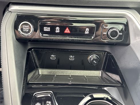 Used 2025 Audi Q5 Premium w/ Convenience Package AWD/4WD image 29