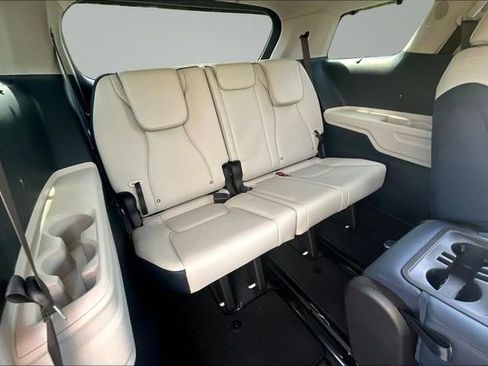 Used 2026 Kia Carnival EX FWD image 25