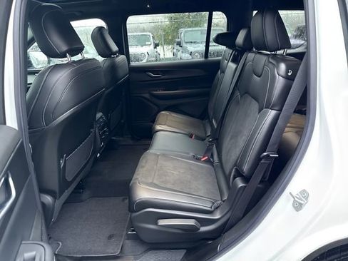 New 2025 Jeep Grand Cherokee L Altitude image 14