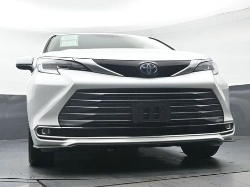 Certified 2023 Toyota Sienna Limited image 42