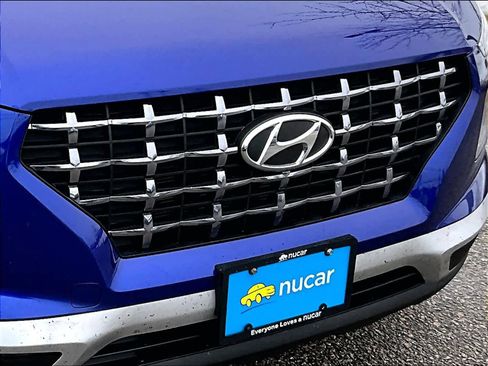Used 2023 Hyundai Venue SEL image 30