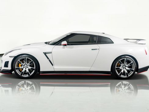 Used 2009 Nissan GT-R Premium image 17