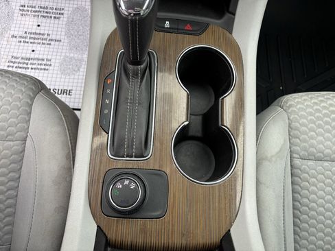 Used 2019 GMC Acadia SLE image 18