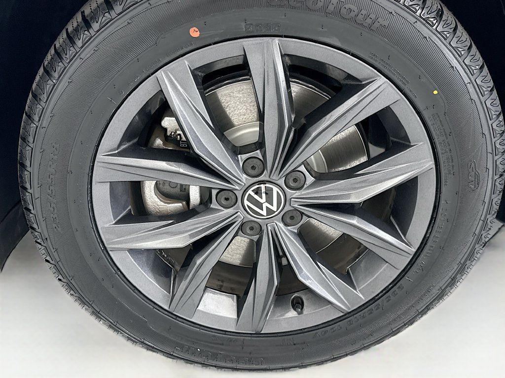 Used 2022 Volkswagen Tiguan SE FWD image 28