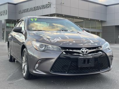 Used 2017 Toyota Camry SE w/ Moonroof Package