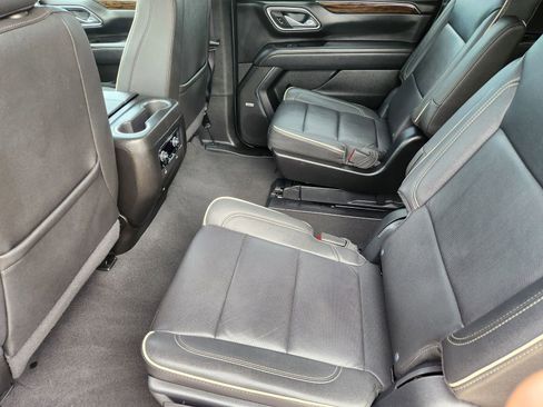 Used 2023 Chevrolet Suburban Premier RWD image 34