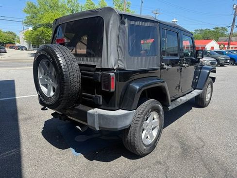 Used 2016 Jeep Wrangler Unlimited Sahara w/ Connectivity Group AWD/4WD image 22