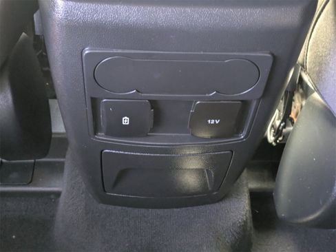 Used 2022 Ford Explorer XLT image 16