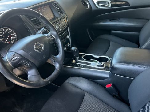 Used 2019 Nissan Pathfinder SV AWD/4WD image 14