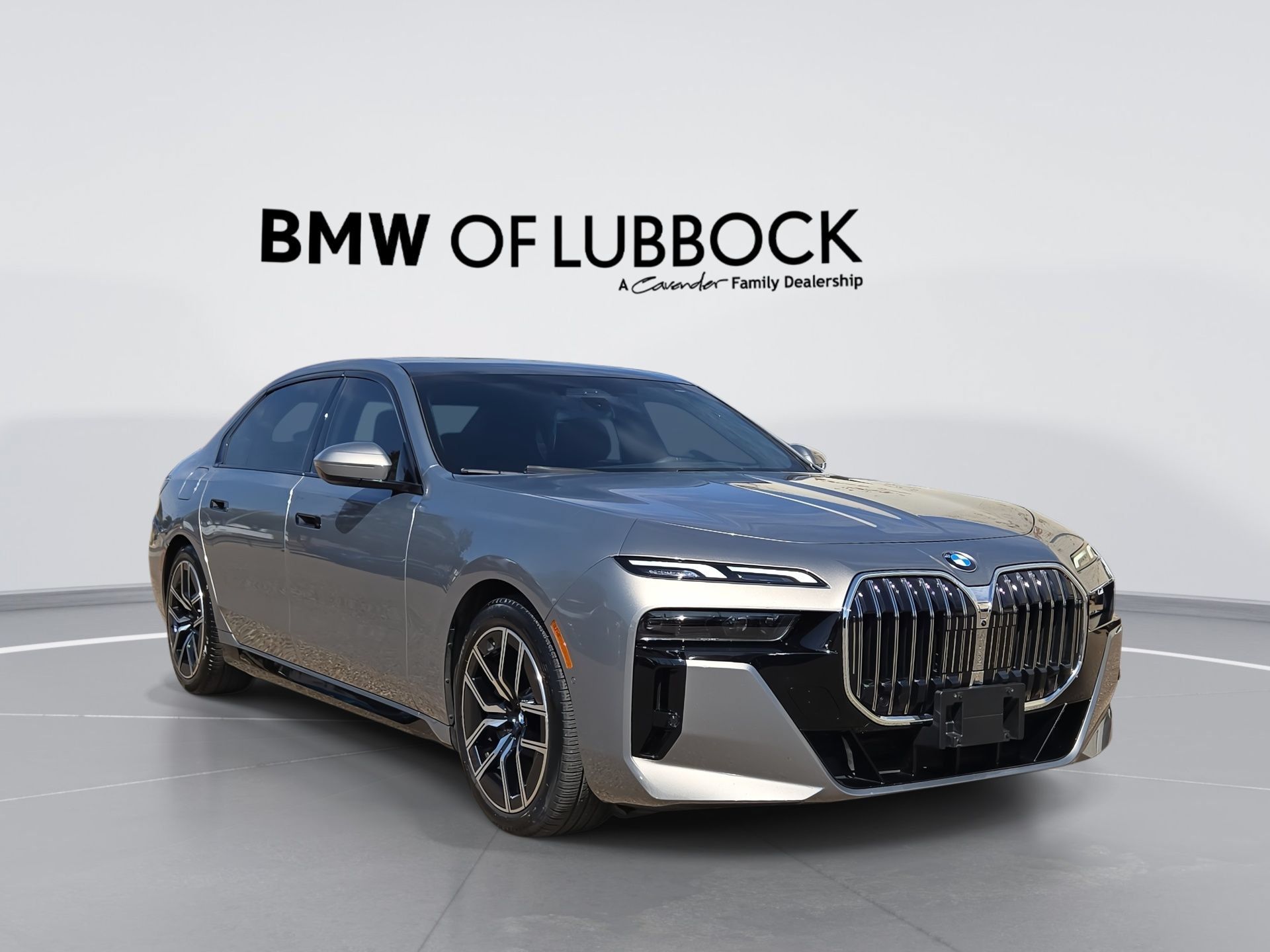 Used 2023 BMW 760i xDrive AWD/4WD image 1