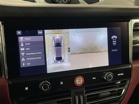 Used 2025 Porsche Macan image 32