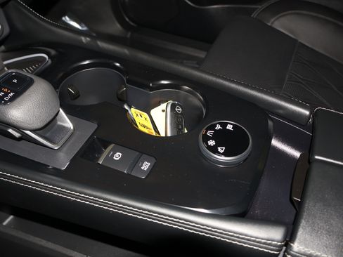 Used 2024 Nissan Rogue Platinum w/ Platinum Premium Package image 33