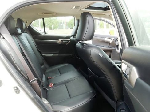 Used 2017 Lexus CT 200h w/ Seat Comfort Package FWD image 18
