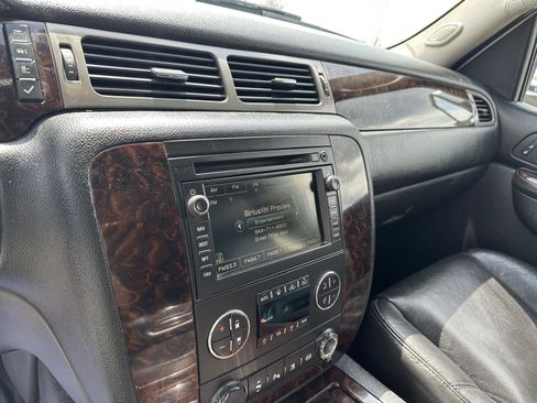 Used 2011 GMC Sierra 2500 Denali w/ Suspension Package, Off-Road AWD/4WD image 25