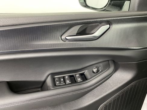 New 2025 Jeep Grand Cherokee Altitude image 14