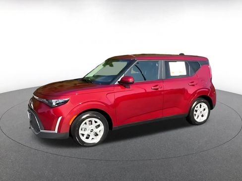 Used 2025 Kia Soul LX w/ LX Technology Package FWD image 2