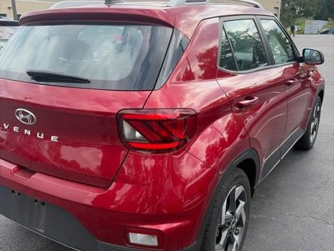 Used 2024 Hyundai Venue SEL FWD image 9