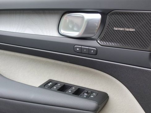 New 2026 Volvo XC40 B5 Ultra w/ Protection Package Premier image 23