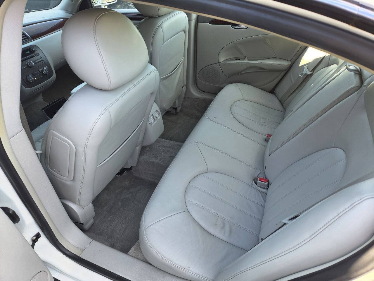 Used 2010 Buick Lucerne CXL FWD image 6