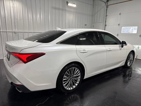 Used 2022 Toyota Avalon Limited w/ Advanced Safety Package FWD image 3