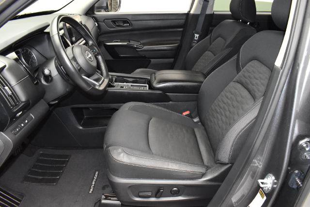 Certified 2025 Nissan Pathfinder SV FWD image 11