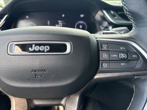 Used 2022 Jeep Grand Cherokee L Limited AWD/4WD image 12