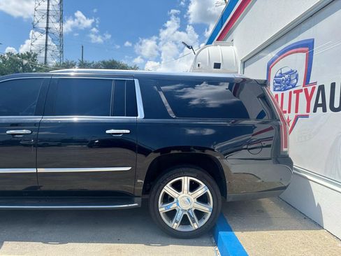 Used 2019 Cadillac Escalade ESV Luxury AWD/4WD image 26