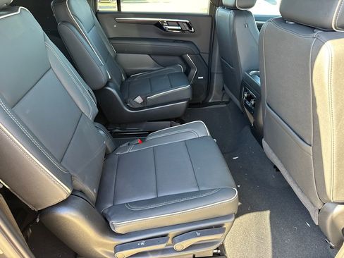 New 2026 Chevrolet Suburban Premier image 12