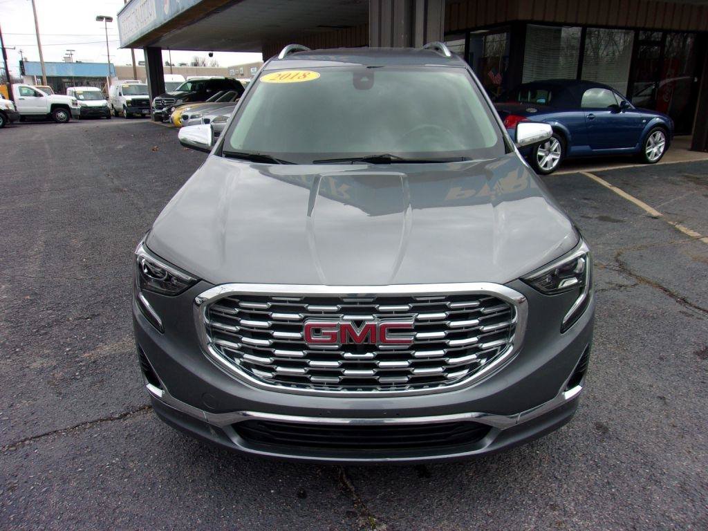 Used 2018 GMC Terrain Denali w/ Comfort Package FWD image 3