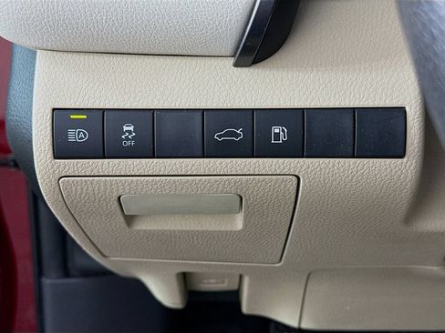 Used 2018 Toyota Camry LE FWD image 7