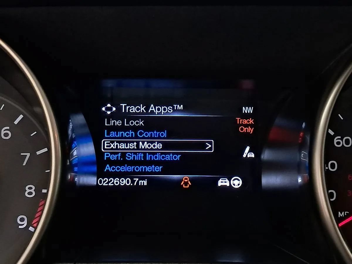 Used 2016 Ford Mustang Shelby GT350 w/ Technology Package RWD image 18