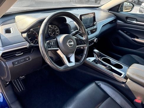 Used 2024 Nissan Altima 2.5 SR FWD image 9