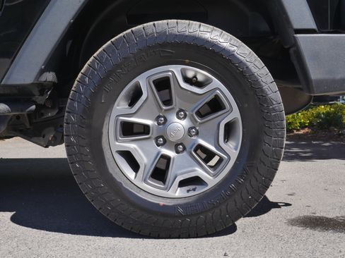 Used 2013 Jeep Wrangler Sport AWD/4WD image 14