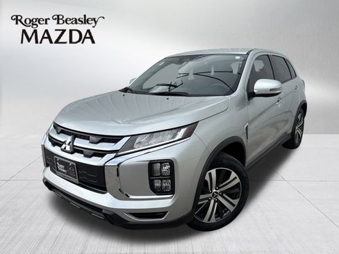 Used 2023 Mitsubishi Outlander Sport SE image 1