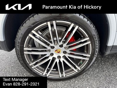 Used 2017 Porsche Cayenne Platinum Edition AWD/4WD image 9